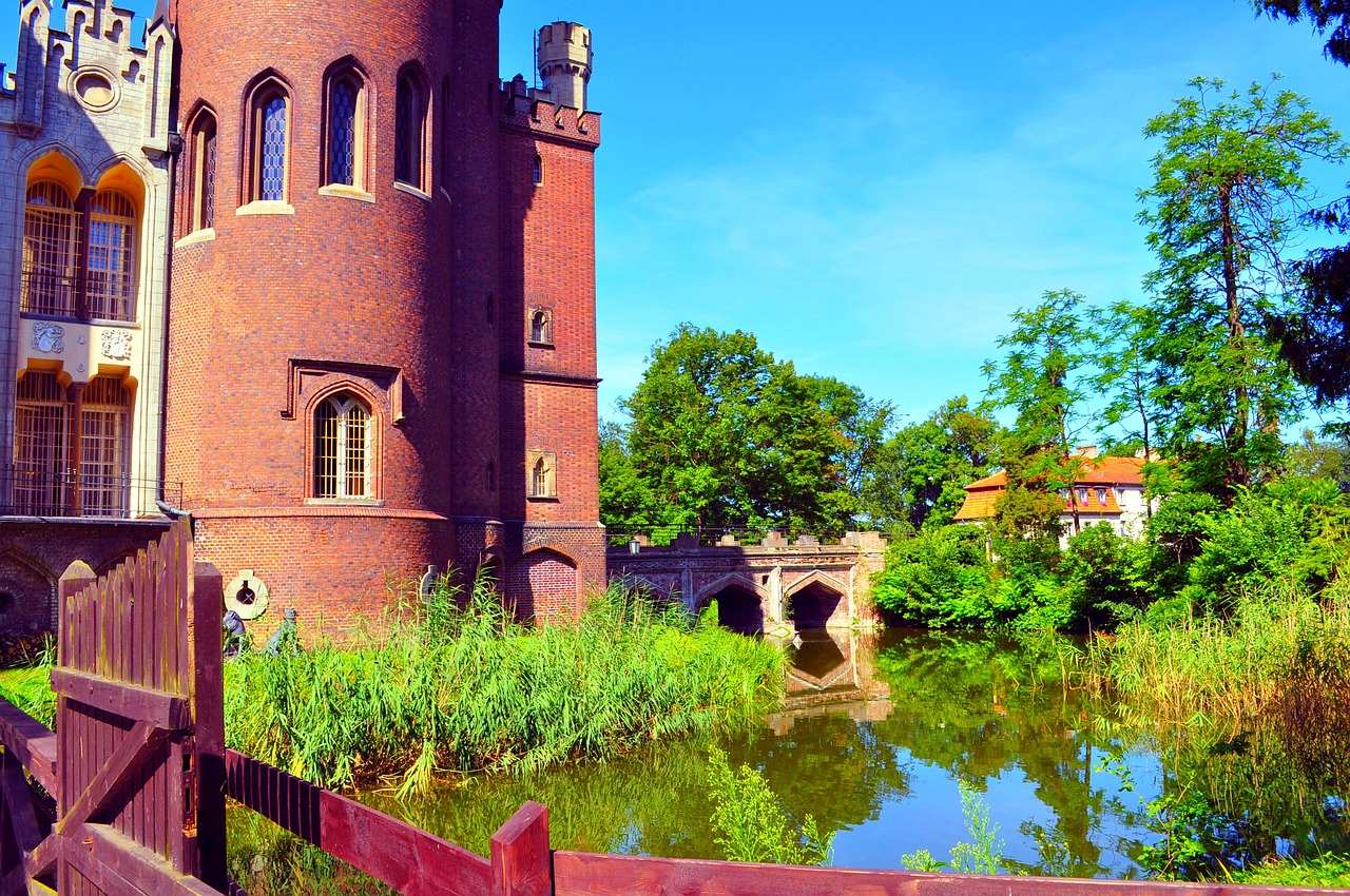 kórnik castle castle tower free photo