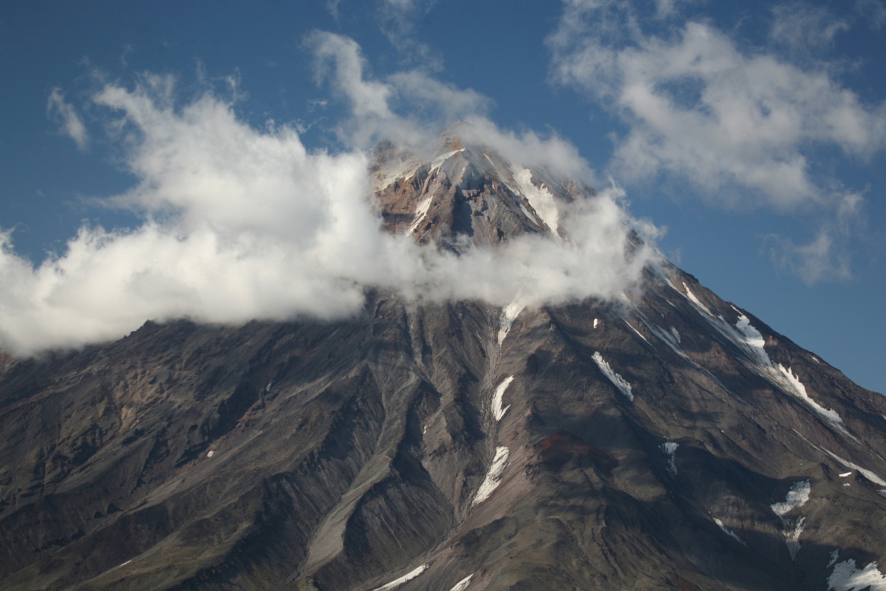 koryaksky volcano kamchatka rocks free photo
