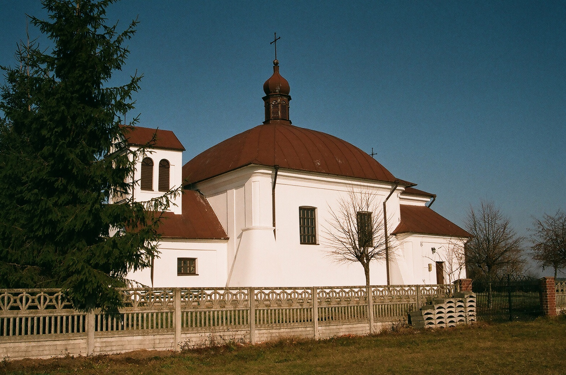 church autumn district free photo