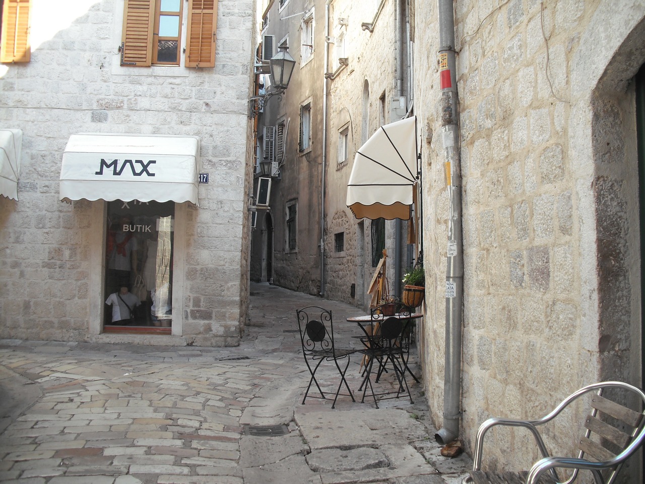 kotor street table free photo