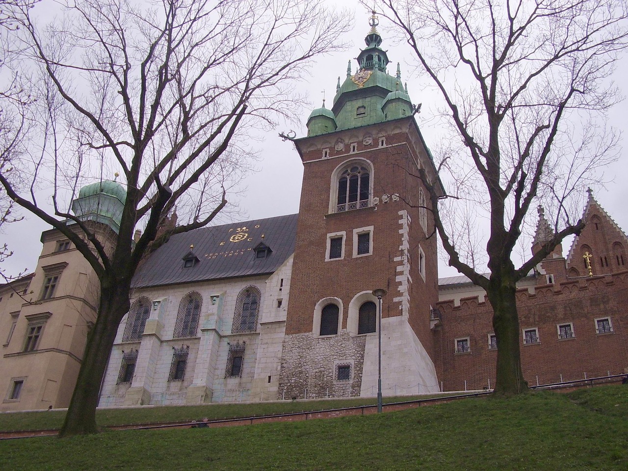 krakkow castle building free photo