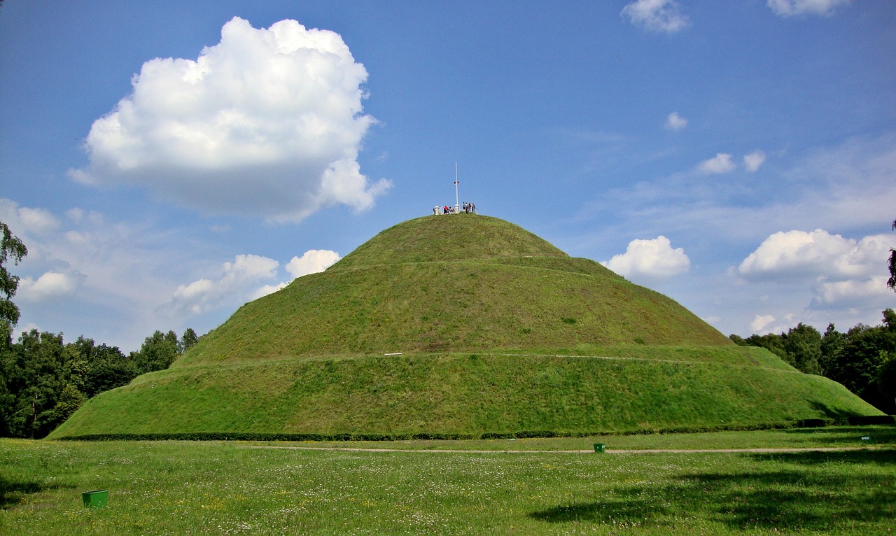 kraków poland piłsudski mound free photo