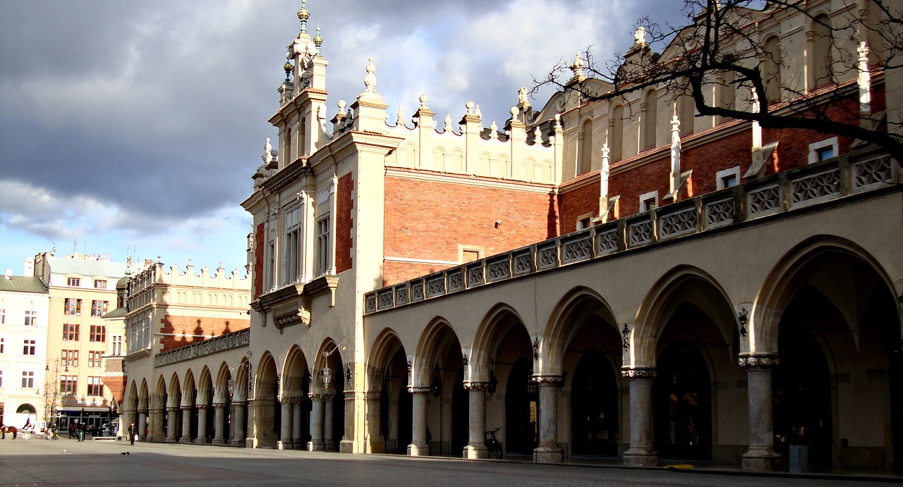 kraków cloth hall sukiennice the market free photo