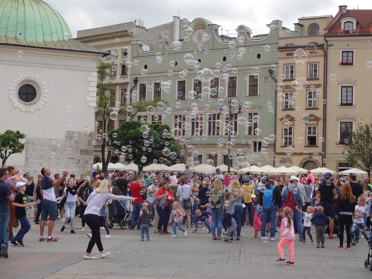 krakow balloon entertainment free photo