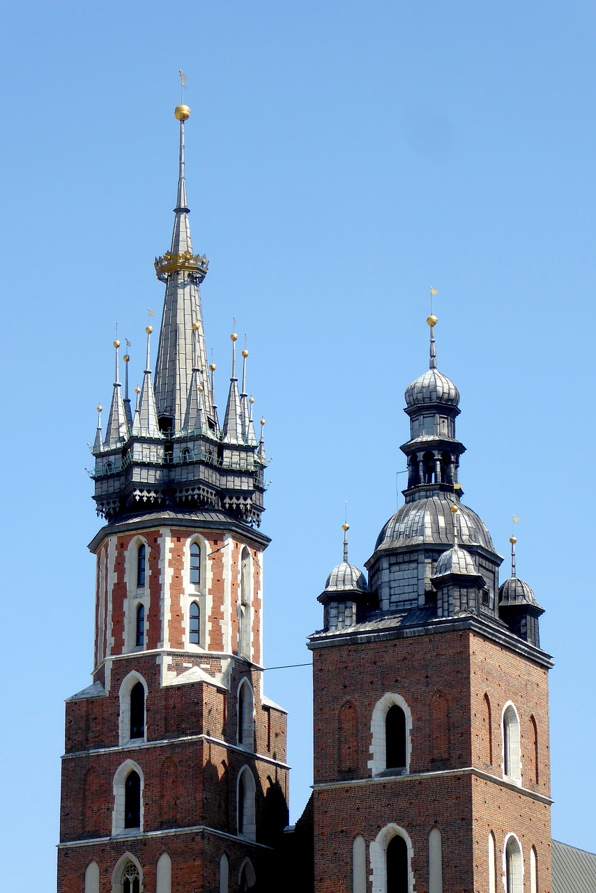 krakow  st mary's church  steeple free photo