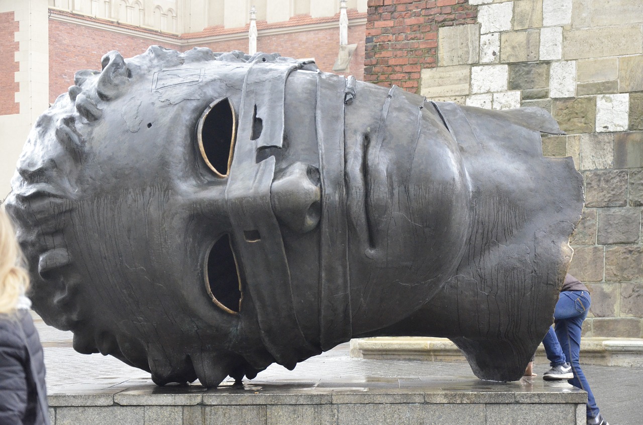 kraków  mask  the market free photo