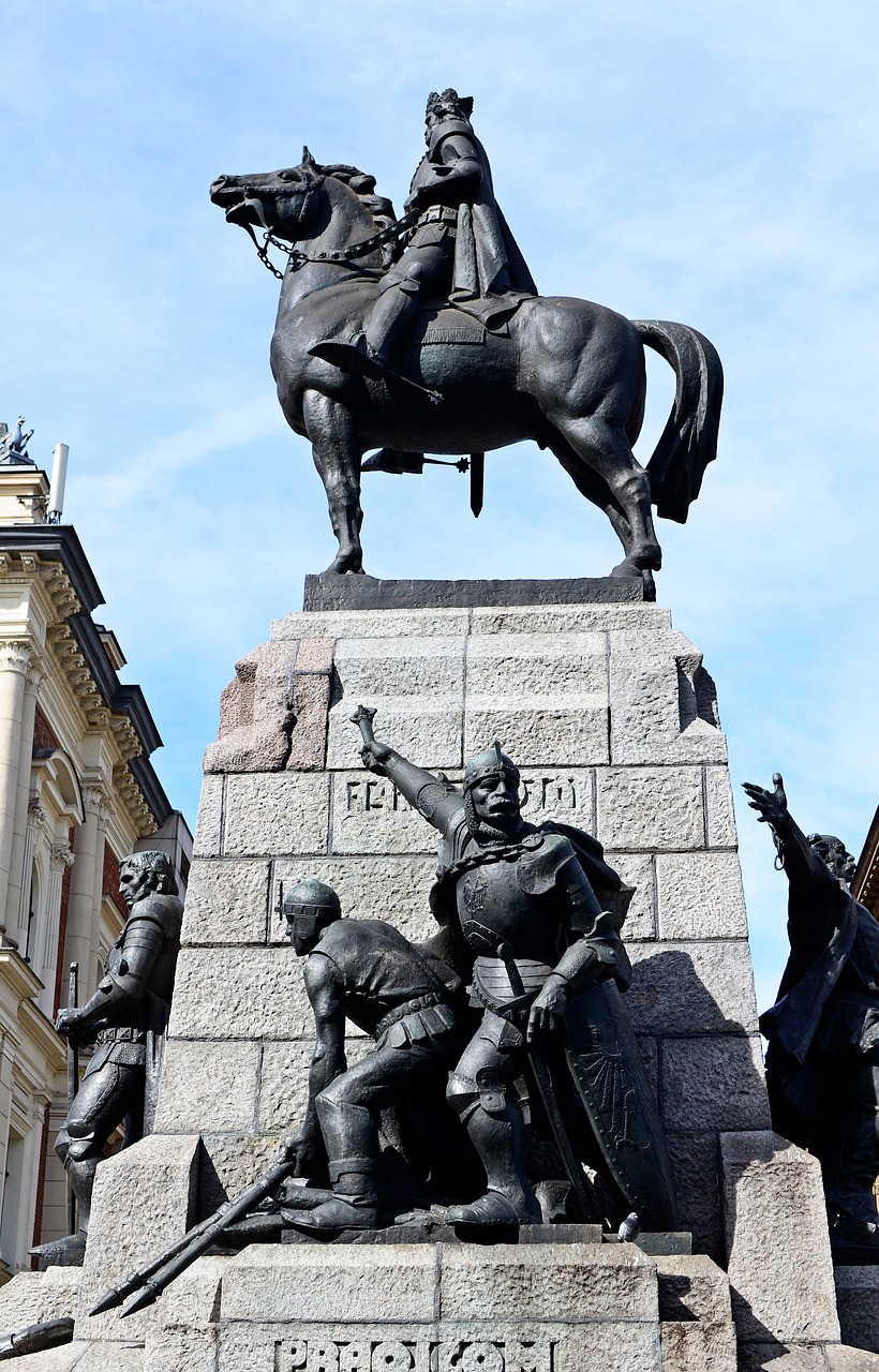 kraków  monument  king free photo