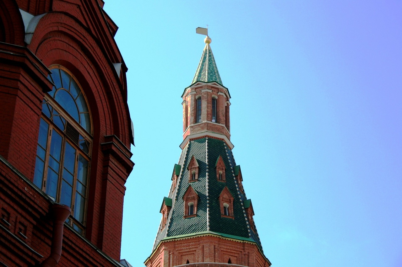 kremlin corner tower arsenal tower bricks free photo