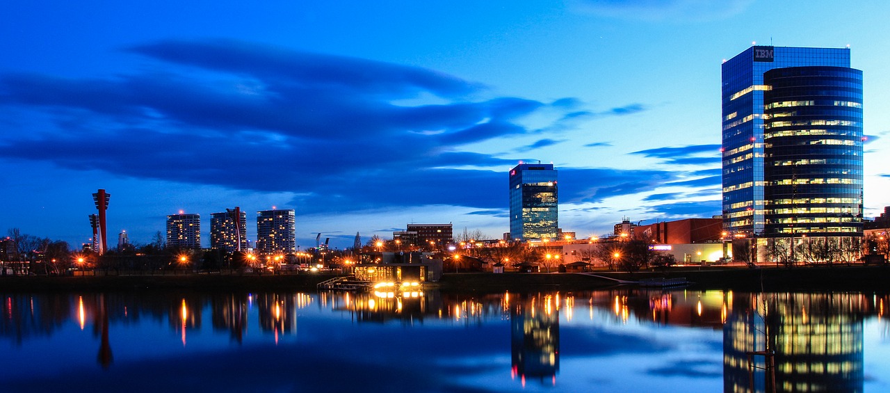 kuchajda in the evening lake free photo