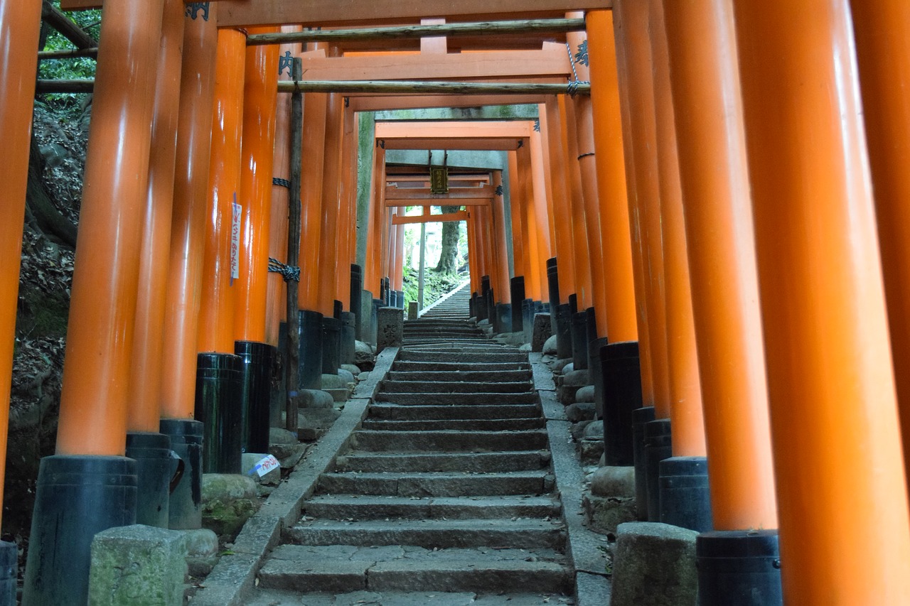 kyoto  fushimi inari shrine free pictures free photo