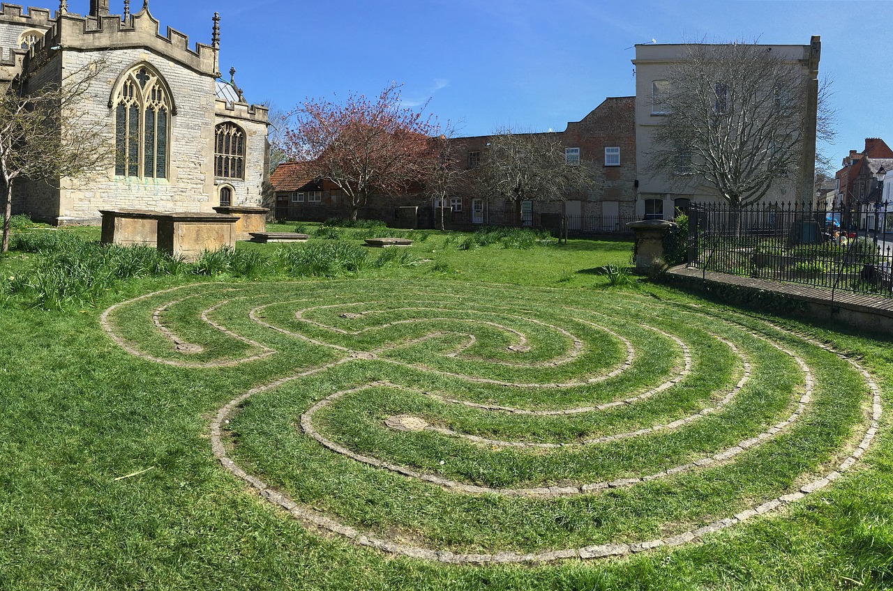labyrinth glastonbury grass free photo