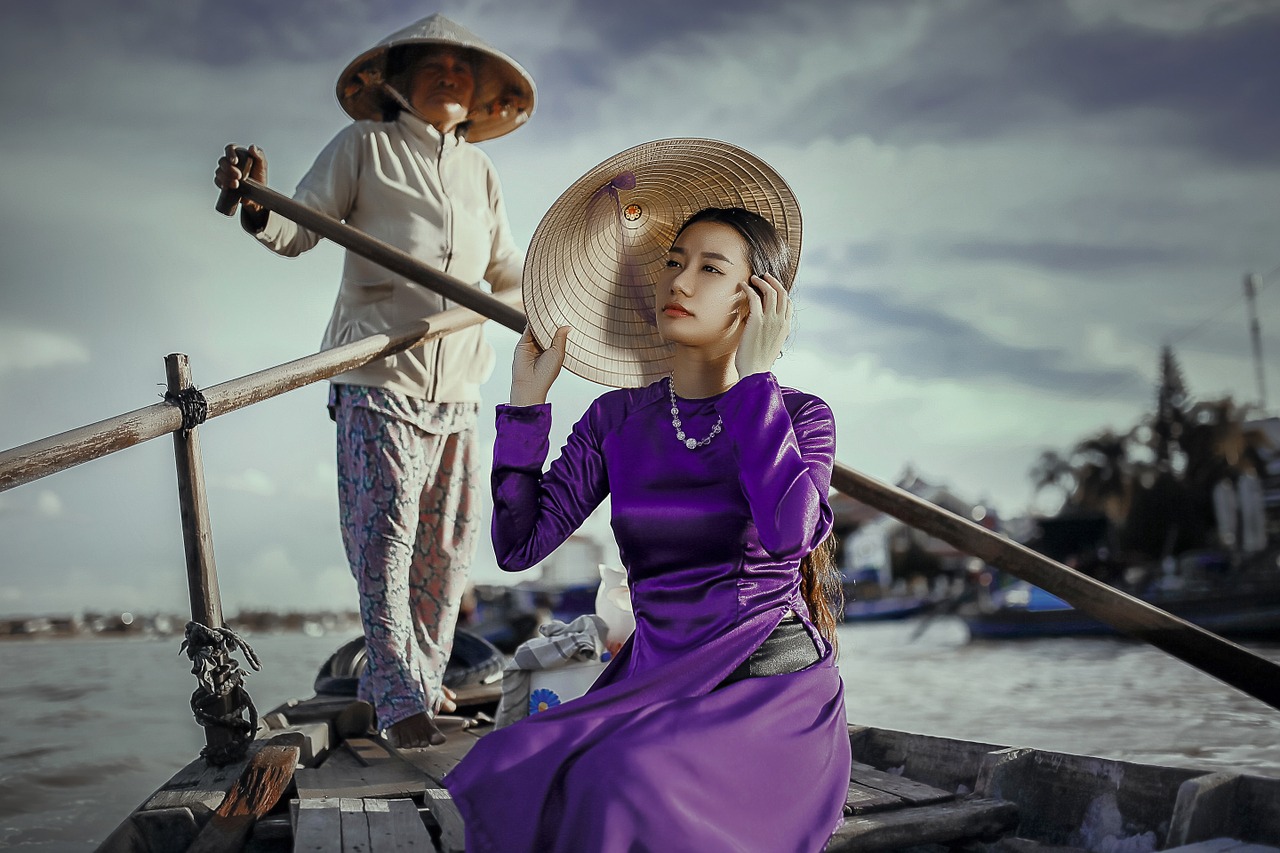 lady boat woman free photo