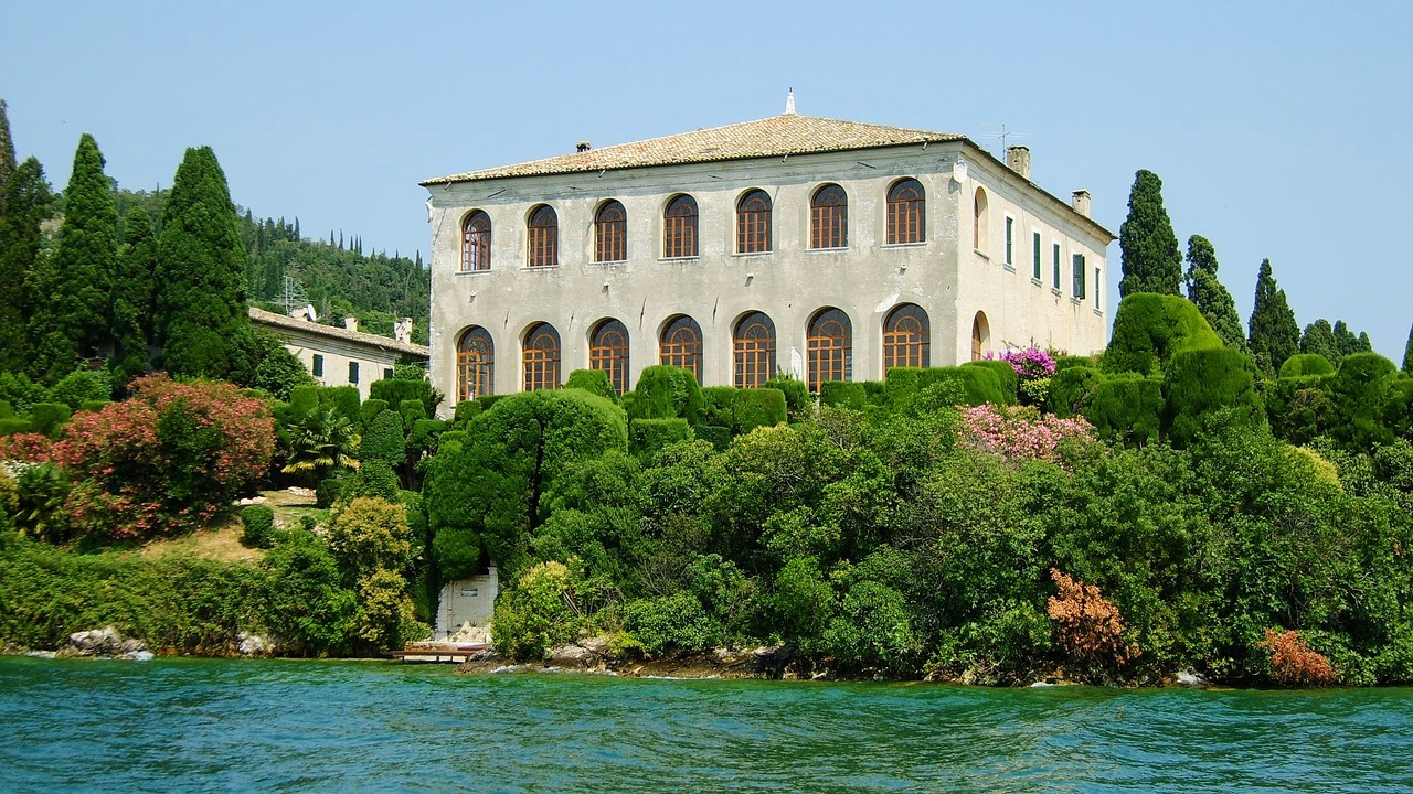 lago di garda house old buildings and structures free photo