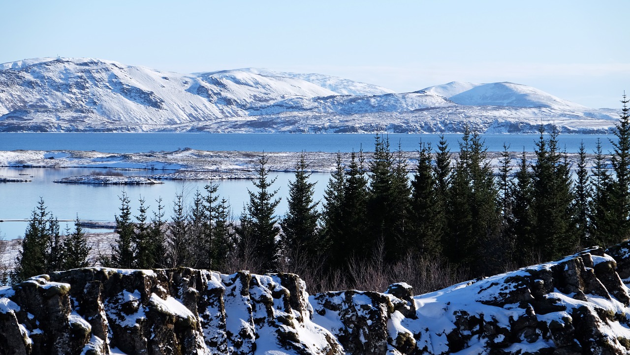 lake mountain thingvellir national park free photo