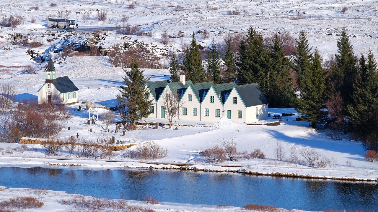 lake mountain thingvellir national park free photo