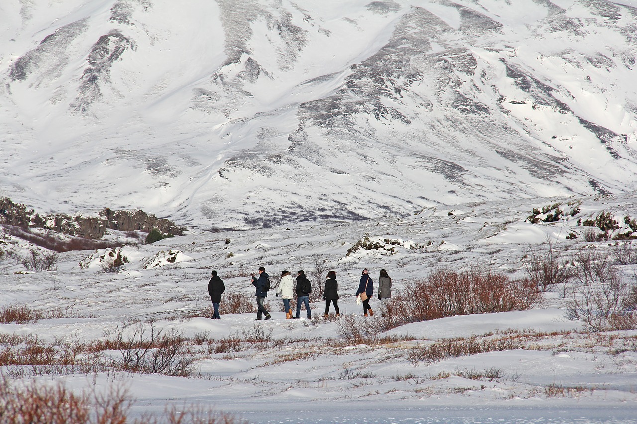 lake mountain thingvellir national park free photo