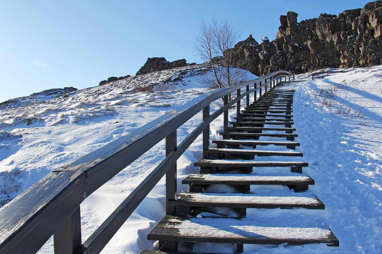 lake mountain thingvellir national park free photo