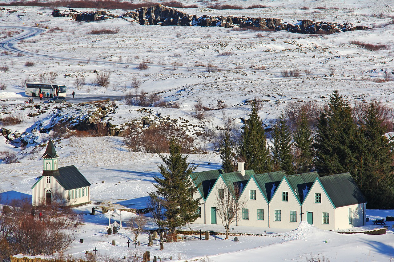 lake mountain thingvellir national park free photo