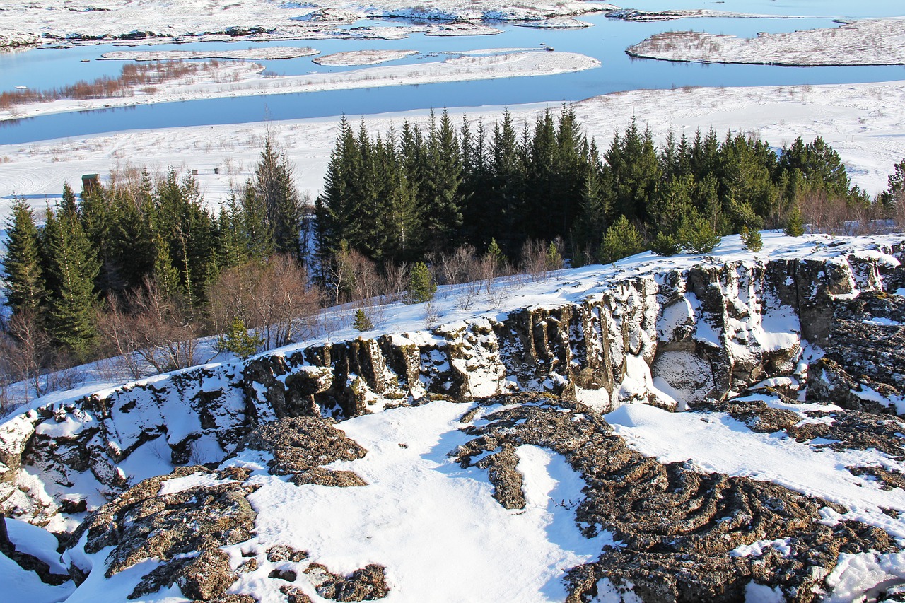 lake mountain thingvellir national park free photo