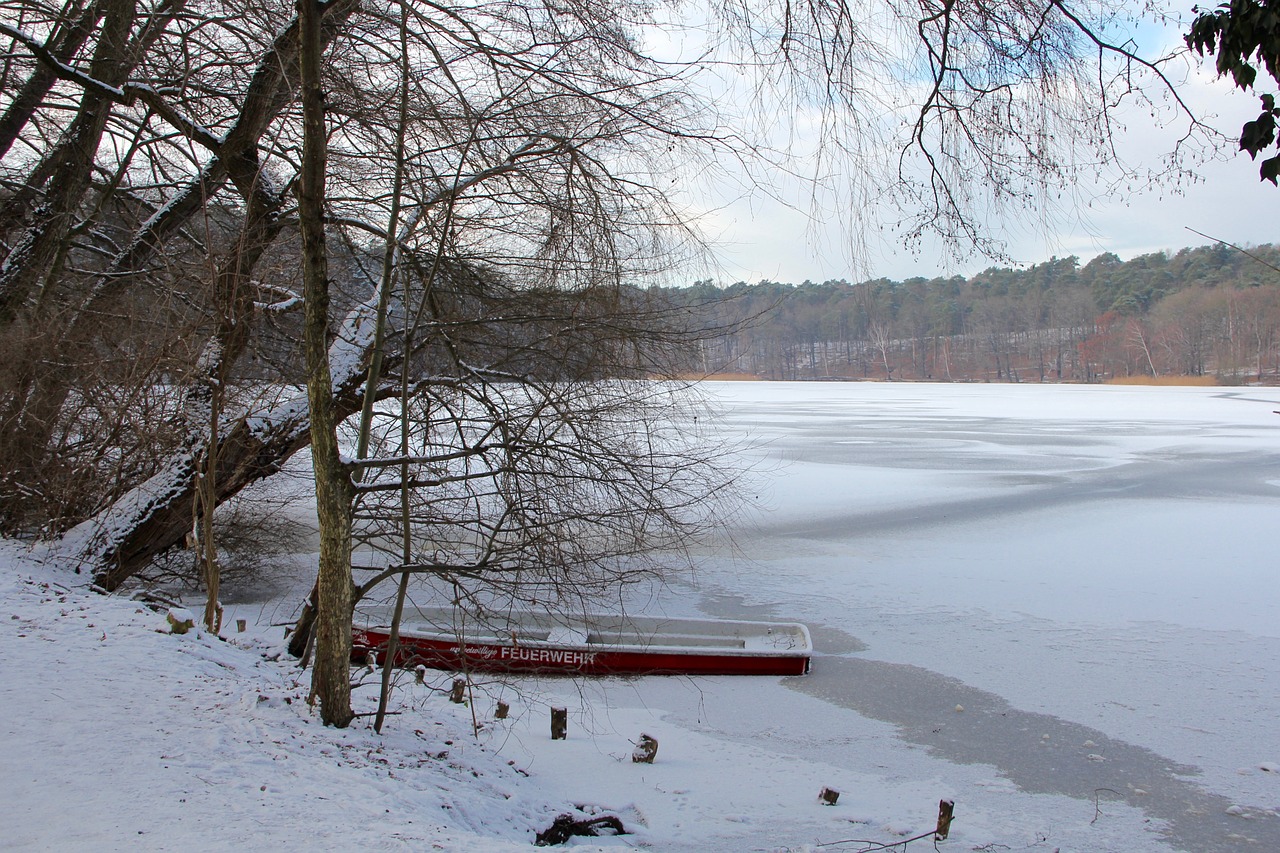 lake winter ice free photo