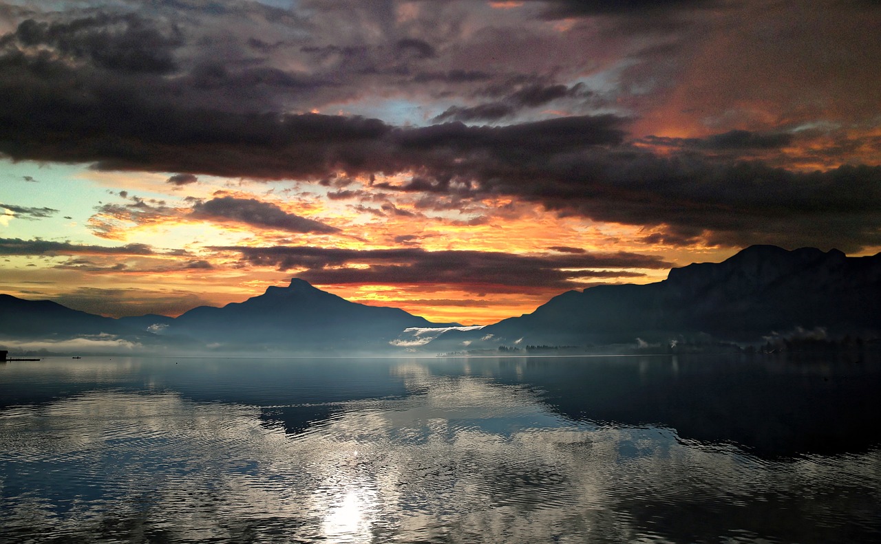 lake mountains scenery free photo