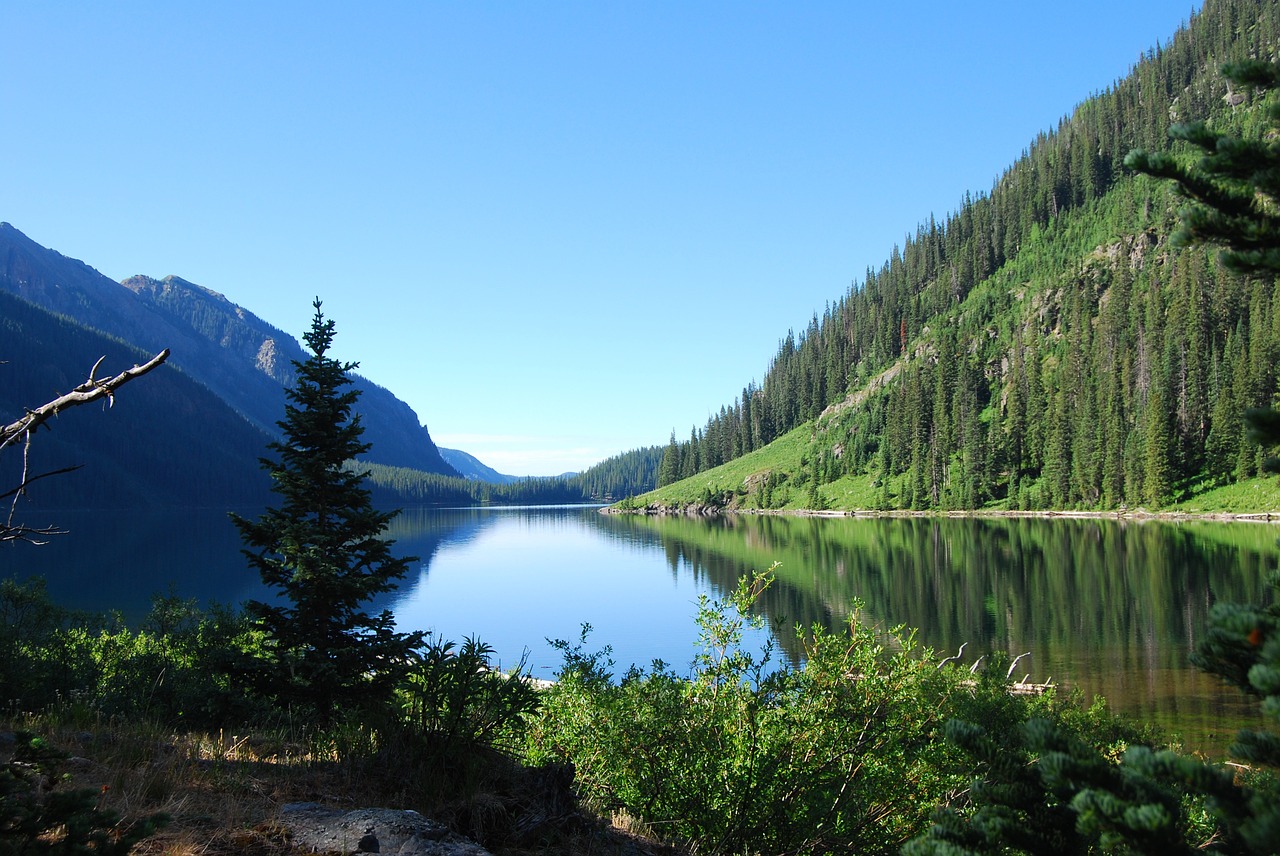 lake mountain reflections free photo