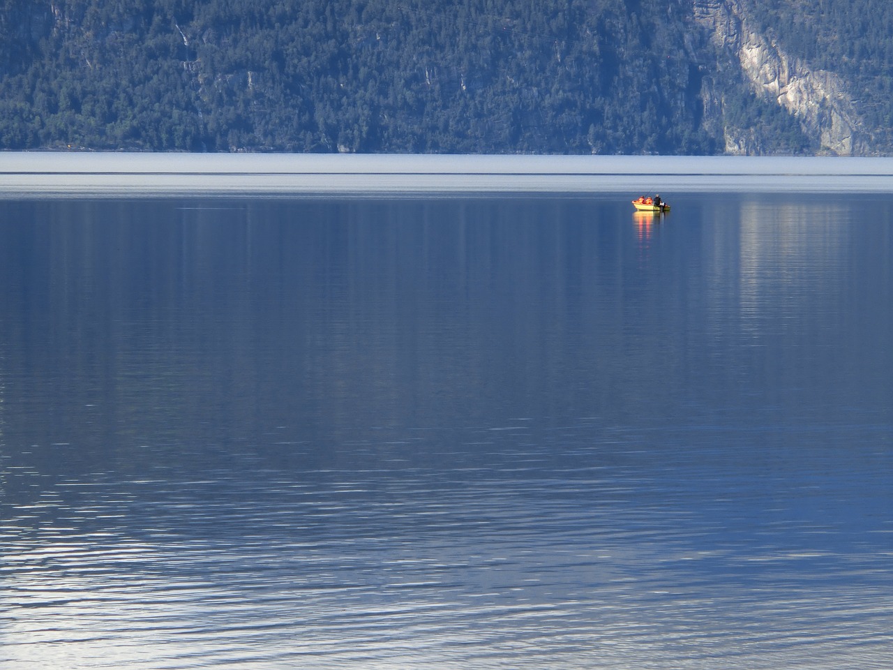 lake boot mirroring free photo