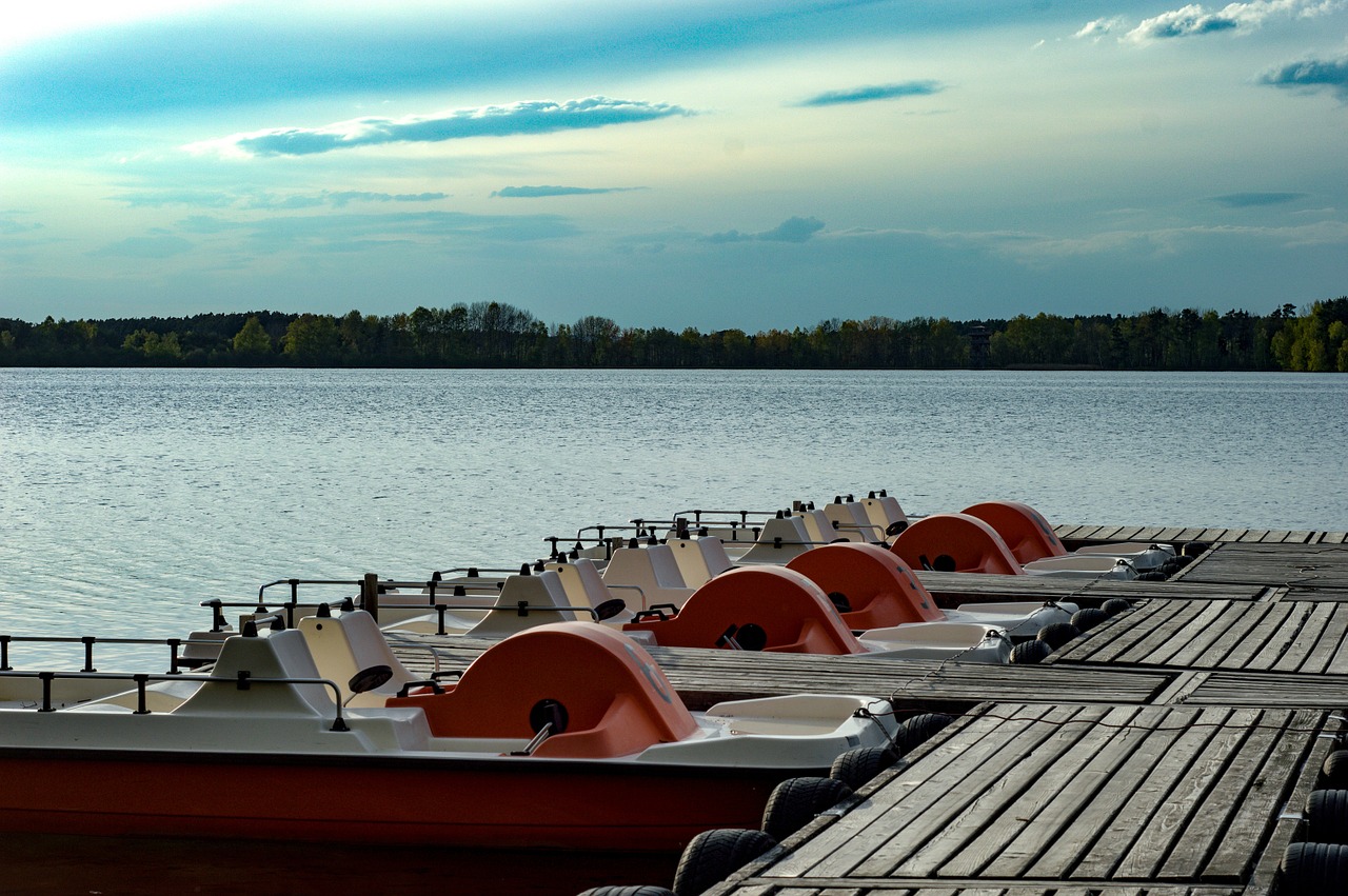 lake boats seascape free photo