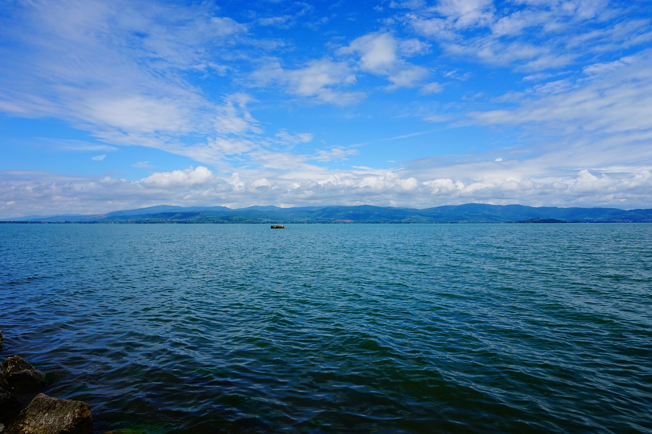 lake lake trasimeno water free photo