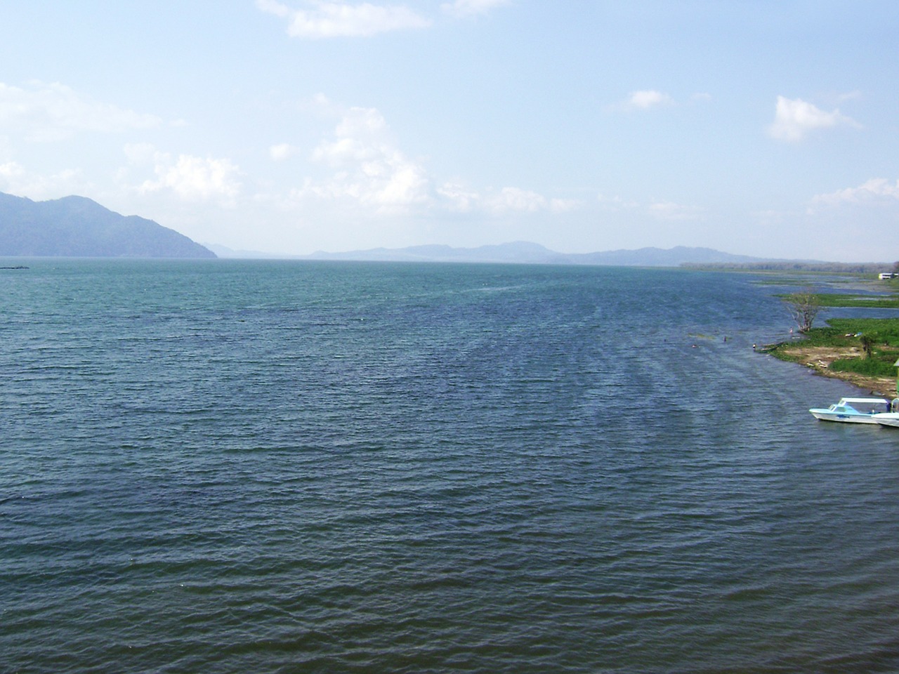 lake horizon boat free photo