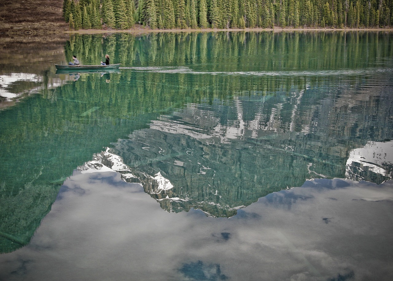 lake mountain scene forest free photo