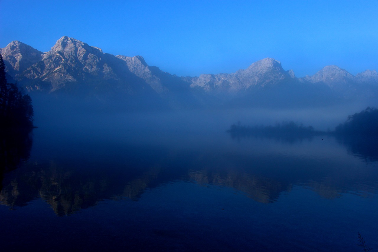 lake mountains mirroring free photo
