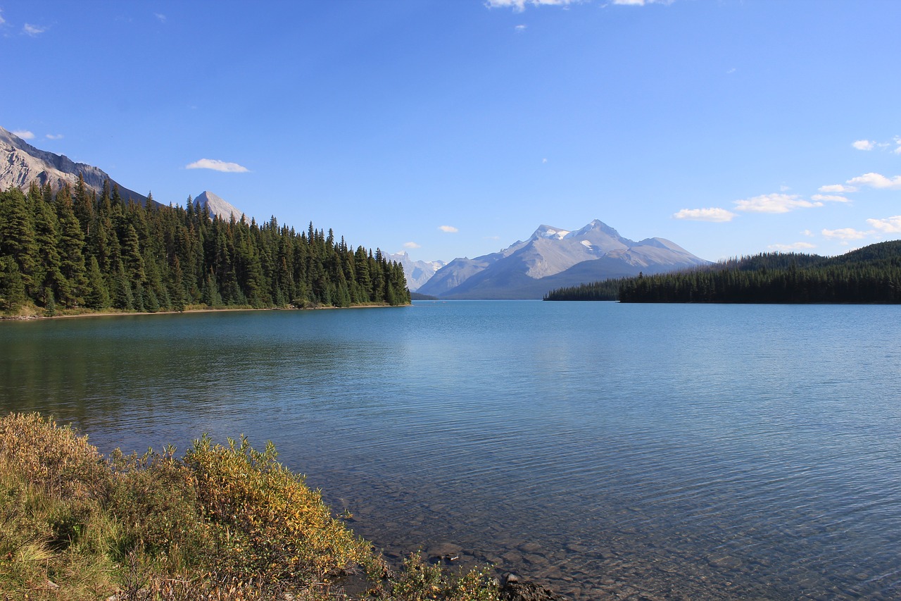 lake mountains canada free photo