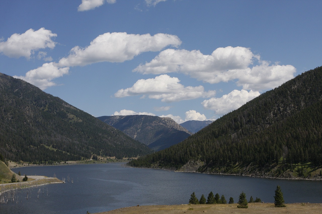 lake mountains landscape free photo