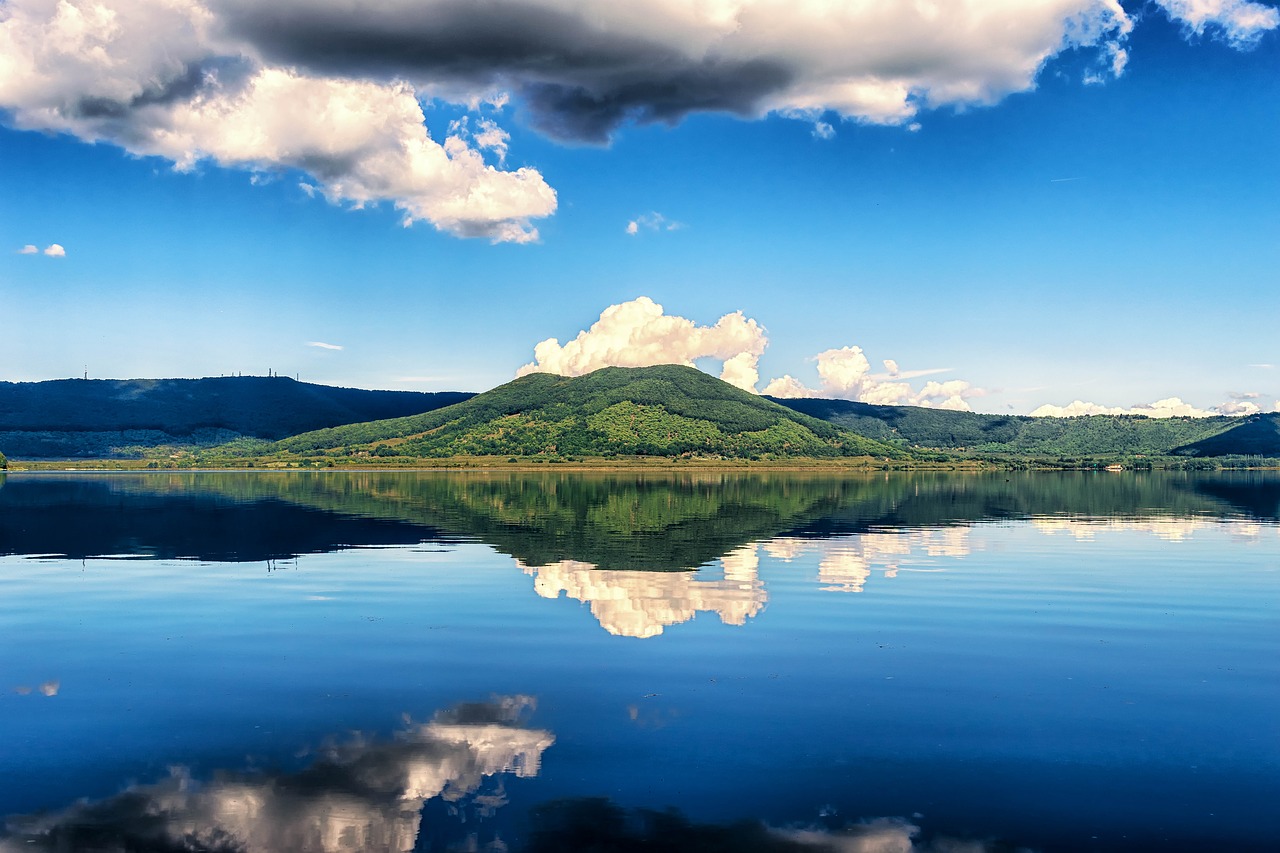 lake mountain mirroring free photo