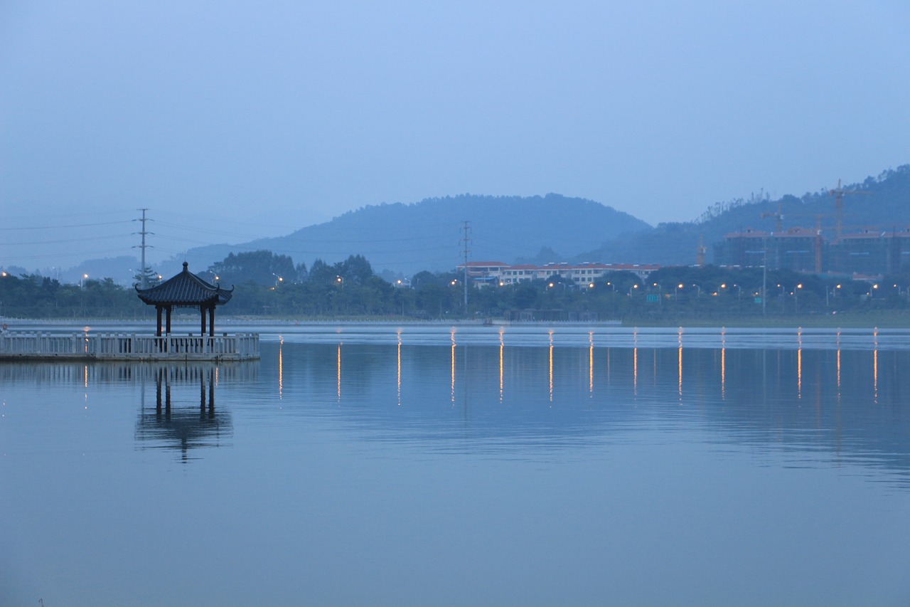 lake water reflection mist free photo