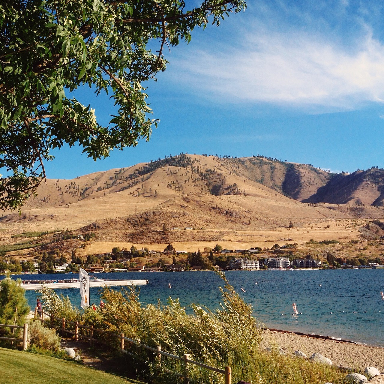 lake waterfront lake chelan free photo