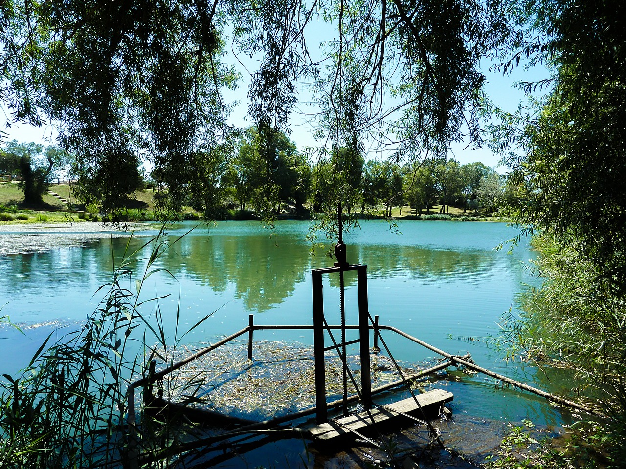 lake vallabrègues water free photo