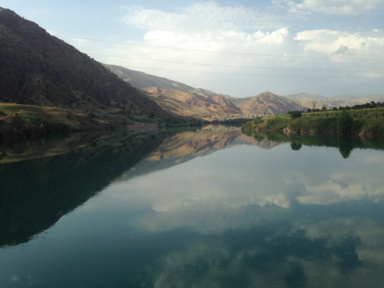 lake mountains reflexion free photo