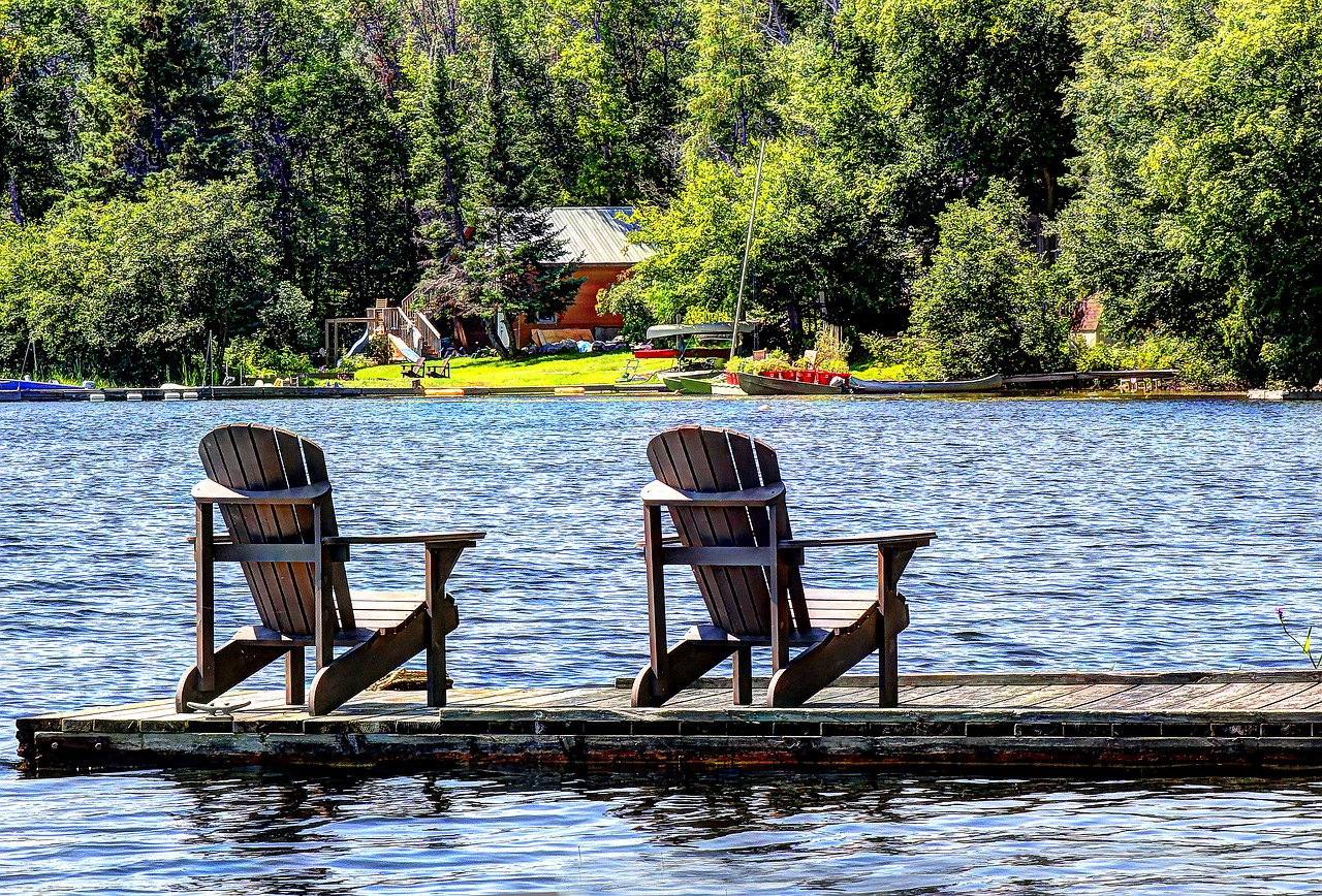 lake cottage chairs free photo