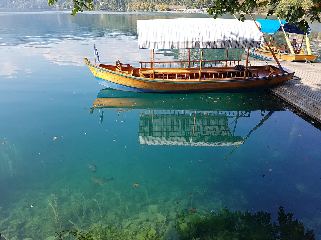 lake castle boat free photo