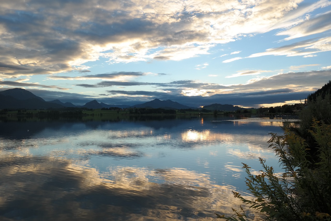 lake reflections mountain panorama free photo