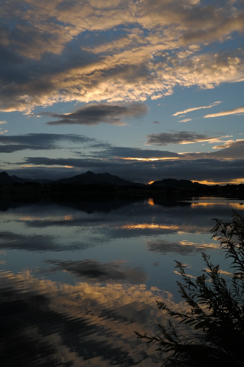 lake reflections mountain panorama free photo