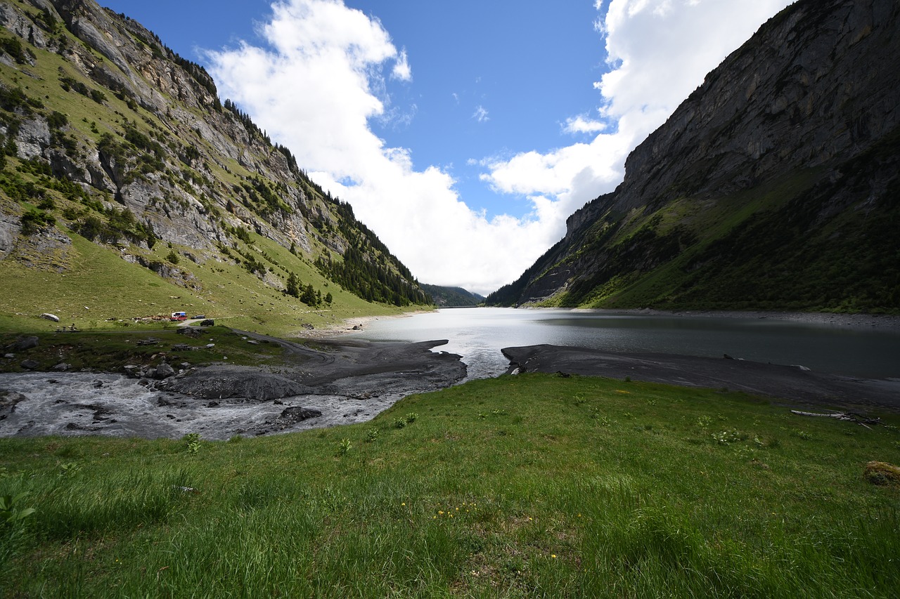 lake mountains landscape free photo