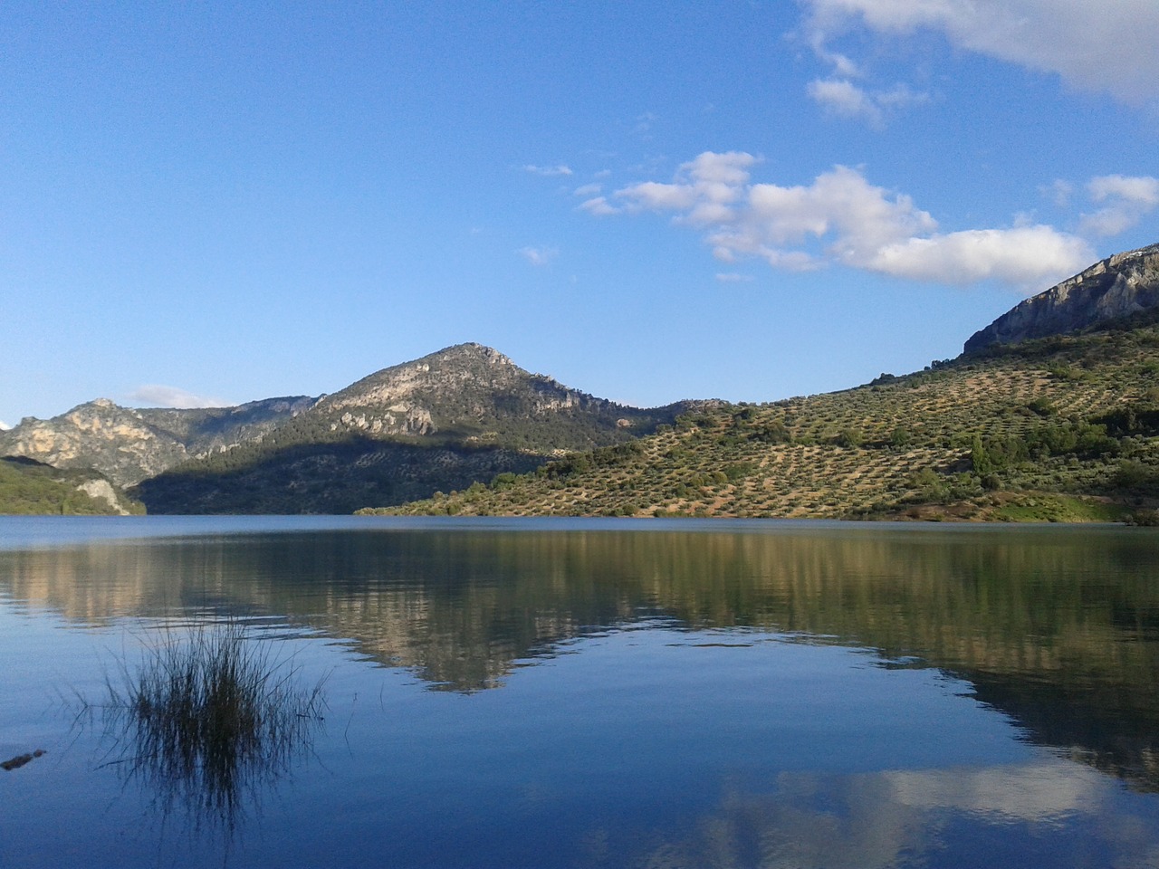 lake landscape jaén free photo