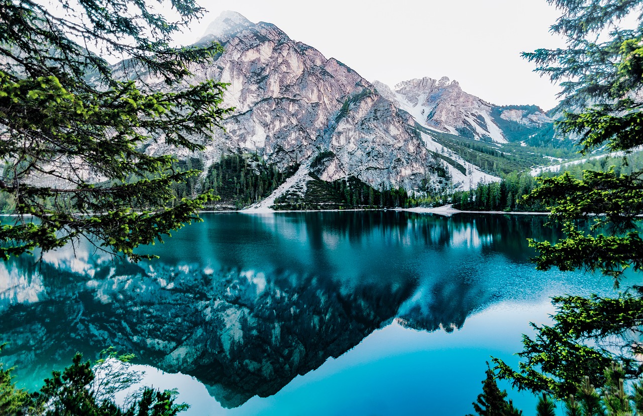 lake mountain lake mirroring free photo