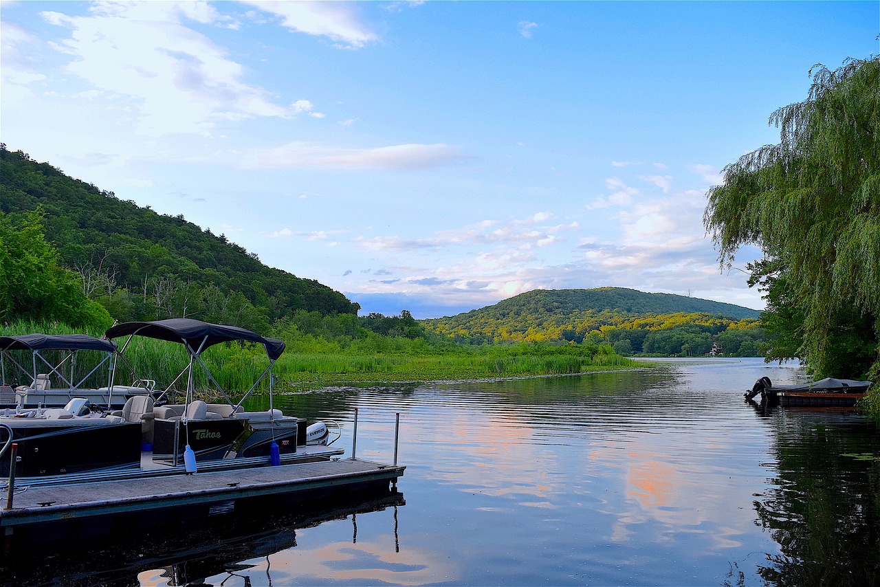 lake boat dock free photo