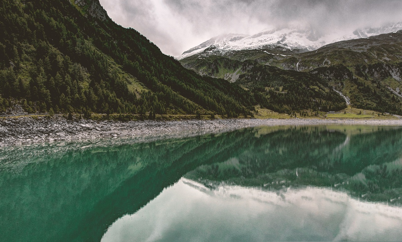 lake bergsee alpine free photo