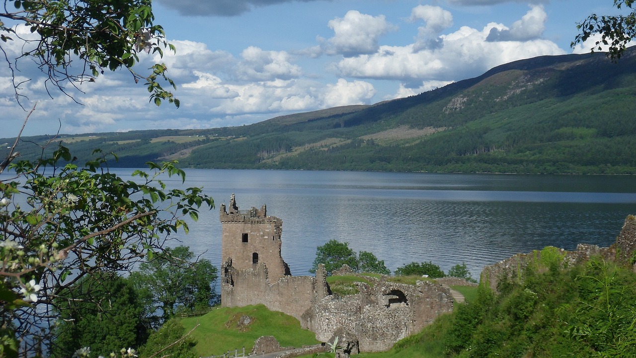 lake scotland castle free photo
