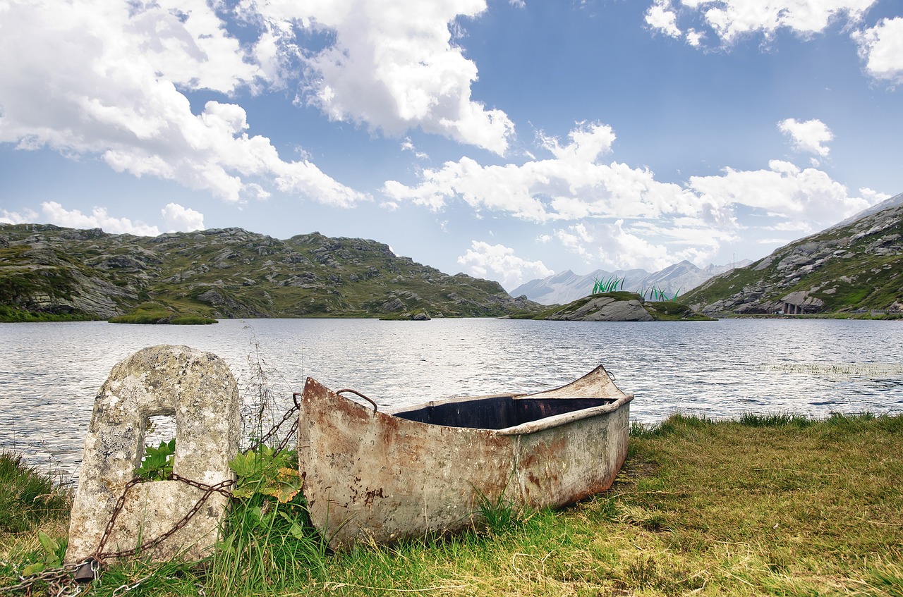 lake boat mountain free photo